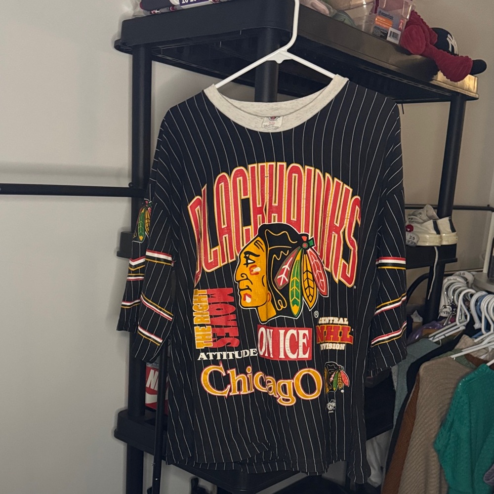 Vintage Ravens 1990’s Chicago Blackhawks Black Pinstripe Graphic Hockey T-Shirt